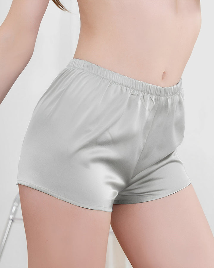 SusanSilk’s 19 Momme Silk Underwear Boxers in light grey boast a luxurious silky texture and an elastic waistband, providing the perfect blend of comfort and style.